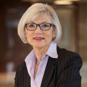 Portrait of the Right Hon. Beverley McLachlin. © Supreme Court of Canada, photo by Roy Grogan.